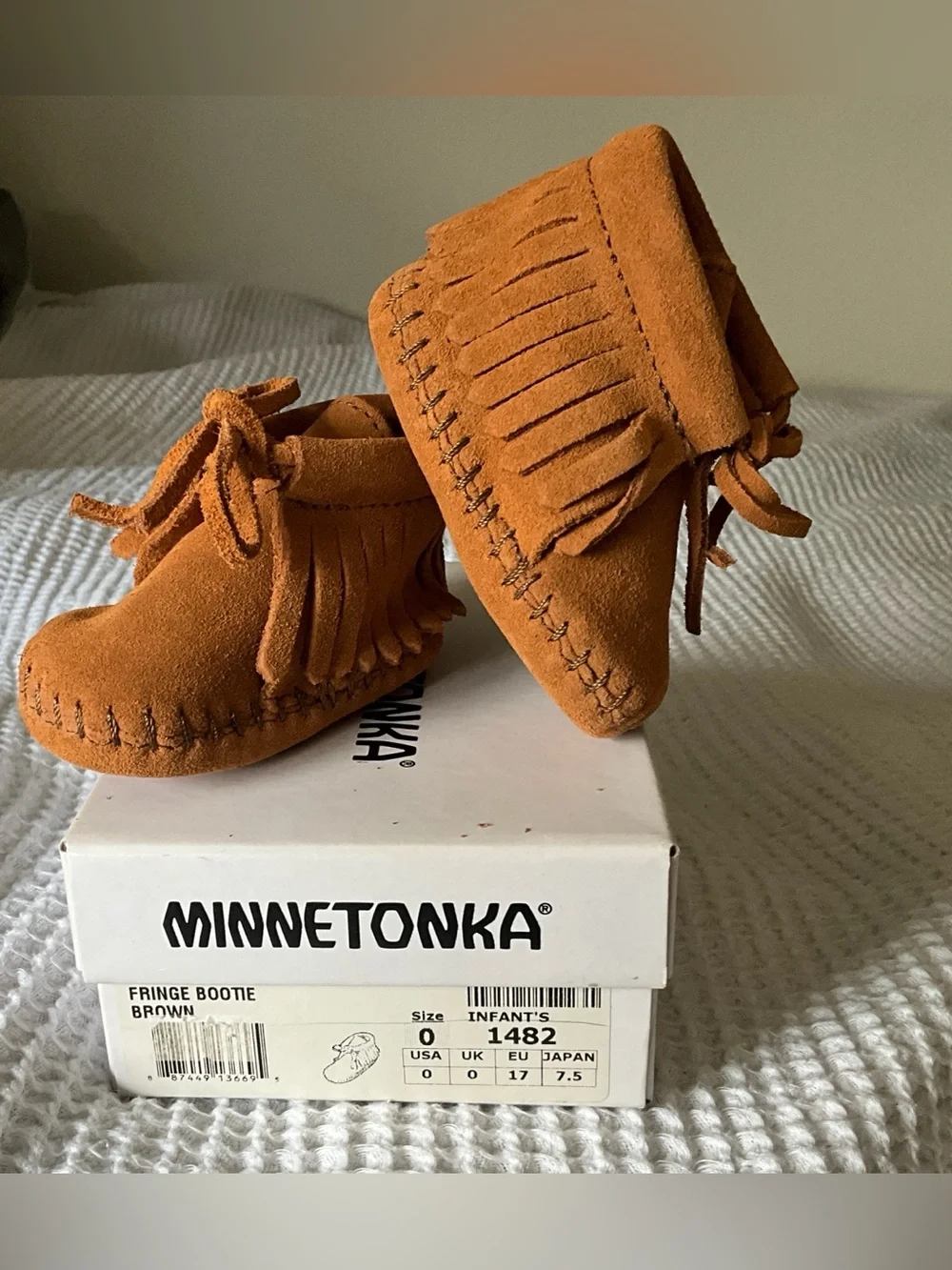Baby Minnetonka Infant Fringe Moccasins Brown Suede Size 0 New in Box